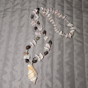 $1 with Bundle ~ Shell Statement Necklace w/ Large Conch Pendant 6052